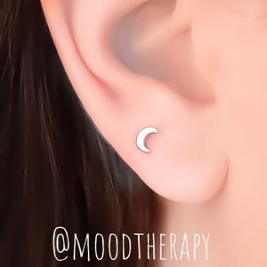 🌙 925 Sterling Silver Crescent Moon Stud Earrings Cartilage Helix Tragus Rook
